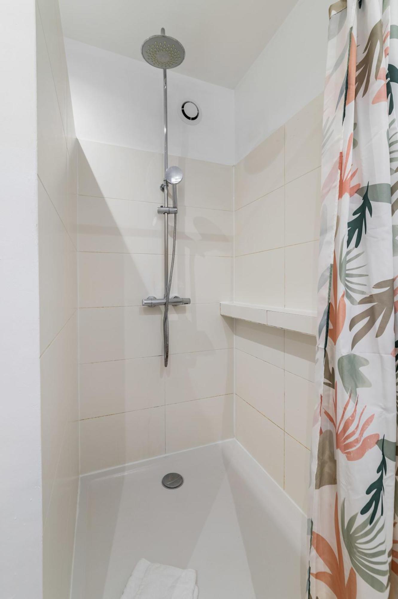 Appartement Familial Proche Des Commerces - 8P - Flat-Guest パリ エクステリア 写真